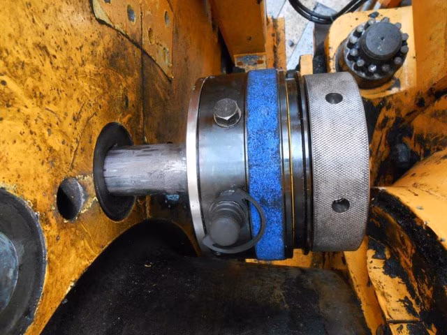 stacker-reclaimer-stud-removal-with-tensioner-4_0.avif