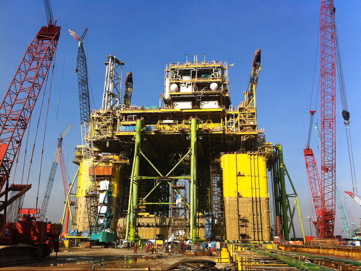 Synchronous Lift System Launches 43,000 ton Offshore Oil Platform
