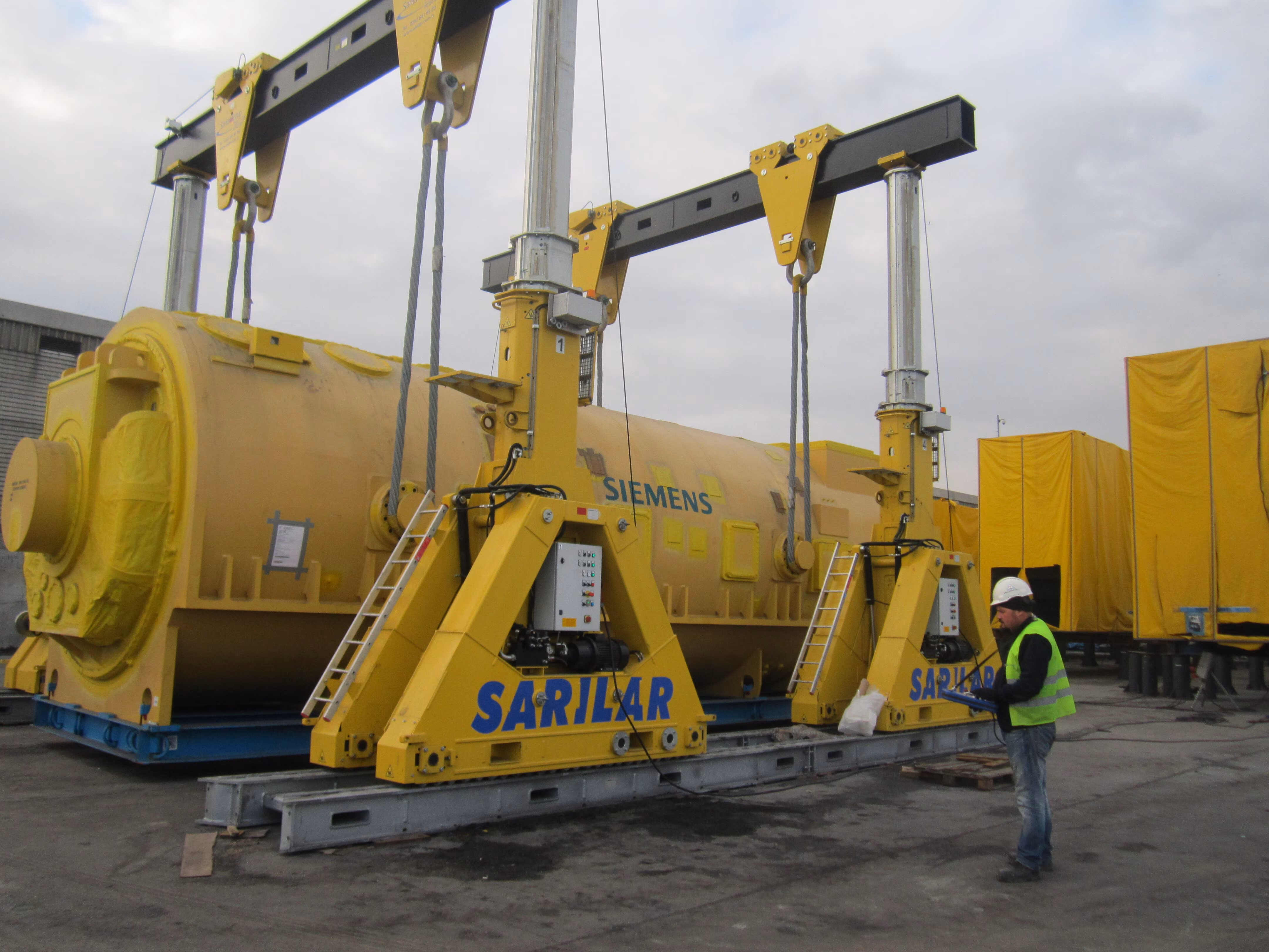 Turbine Lift and Load-in at Shipping Port